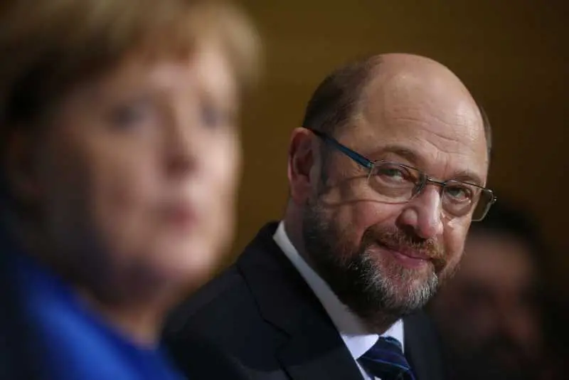 Социалдемократите се разцепиха за коалицията с Меркел, но ще преговарят