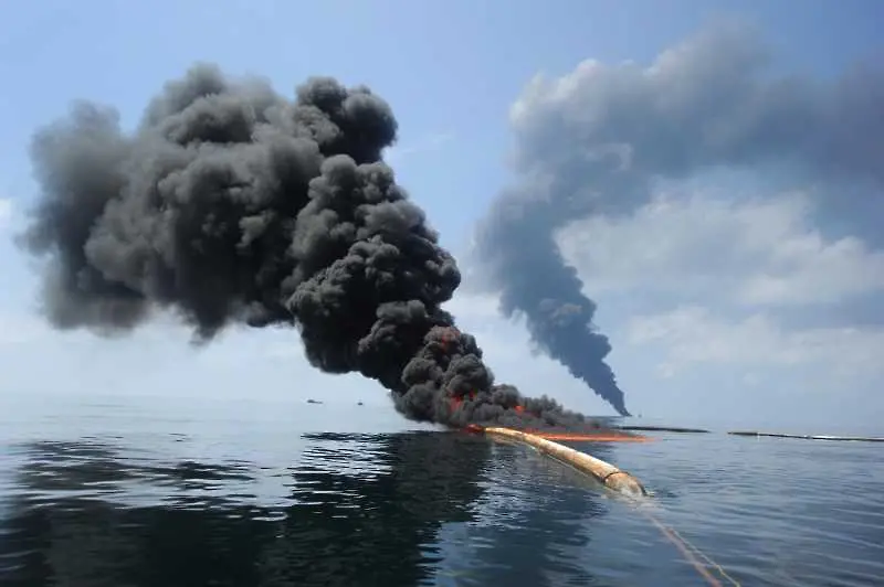 Екокатастрофа в Източнокитайско море след потъването на иранския танкер