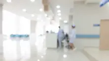 Общинските болници спират работа за час