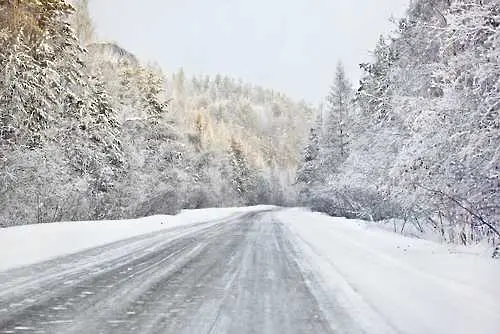 Времето: Жълт код за сняг в половин България