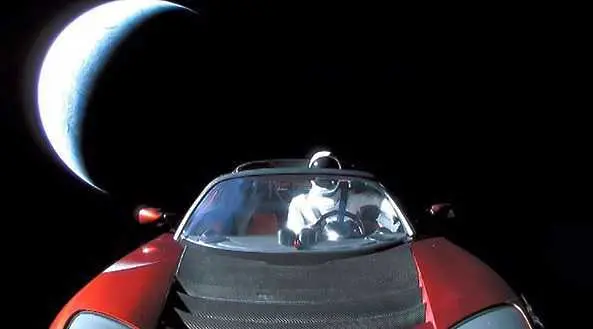 Колата на Илон Мъск официално вече е спътник