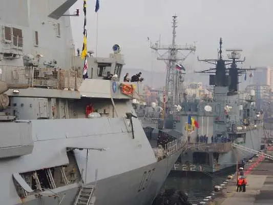 Три кораба на НАТО акостираха във Варна и Бургас