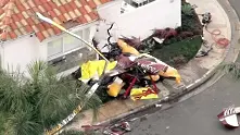 Хеликоптер падна върху къща в Калифорния, трима загинаха