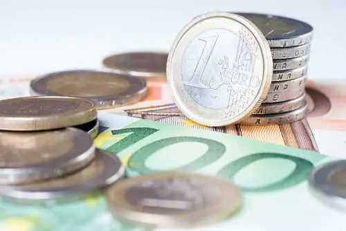 Еврото се задържа над 1,24 долара