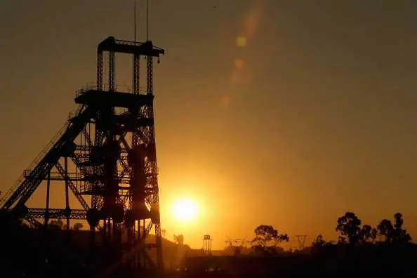 1000 работници блокирани в мина в Южна Африка
