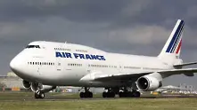 Air France отменя половината далечни полети от Париж утре