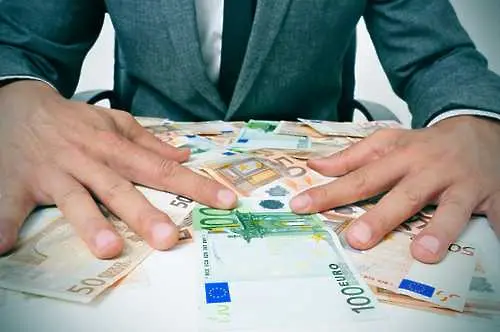 Еврокомисията блокира 4,5 млрд. евро за Чехия