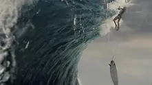 Сърф легендата Лиса Андърсън участва във впечатляваща реклама