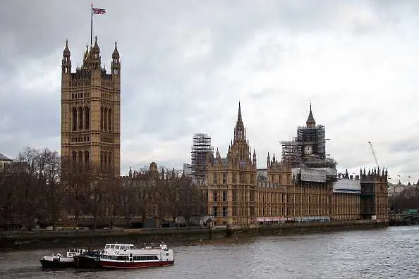 Британският парламент постави ултиматум на Мей по условията за Брекзит