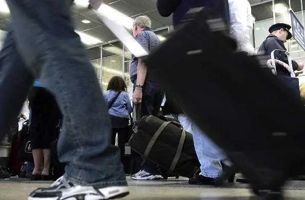 Около 300 българи блокирани на летище в Рим
