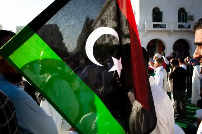 Най-малко 16 души бяха убити при самоубийствен атентат в Либия