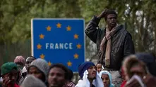 Френският парламент прие спорен закон за имигрантите