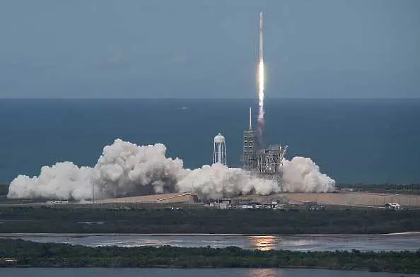 Falcon 9 изведе успешно телескопа TESS на лов за екзопланети