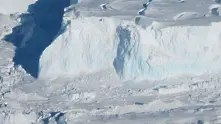 Топи се гигантски ледник. Може да повиши морското равнище с 80 см