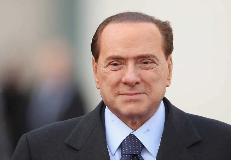 Берлускони ще подкрепи президентското предложение за изход от политическата криза в Италия