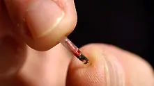 Шведите си имплантират микрочипове, заменят личните карти