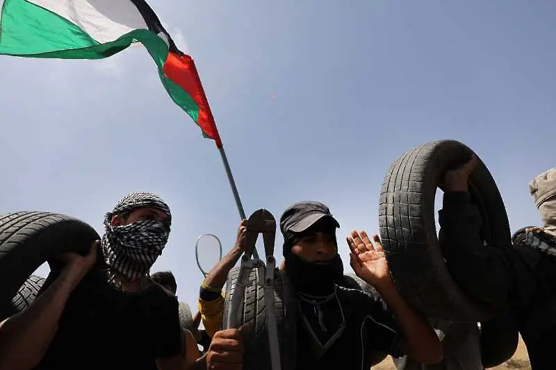 Израелската армия е готова за нахлуване на палестинци през границата с Газа