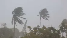 Хиляди евакуирани в САЩ и Куба заради буря
