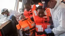 Италия заплаши да затвори пристанищата за мигранти