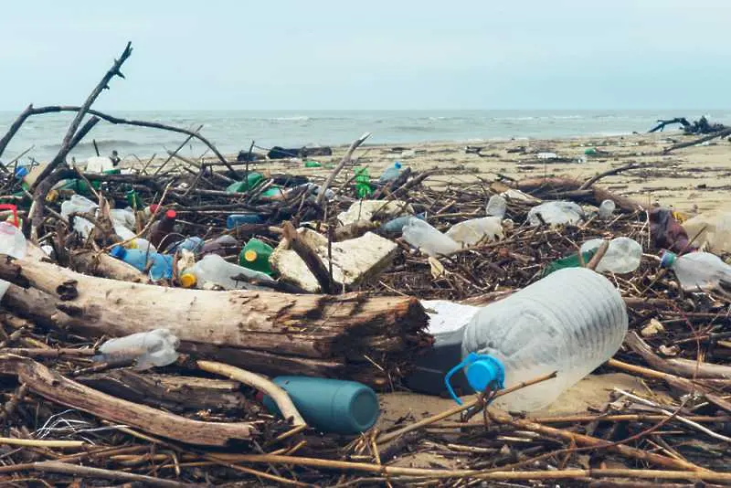 ЕК засилва битката срещу пластмасата  