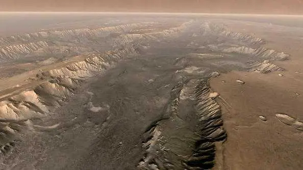 Твърдата обвивка на Марс се е формирала много бързо