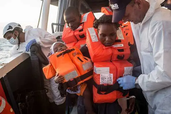 Малта задържа хуманитарен кораб, спасявал мигранти в Средиземно море