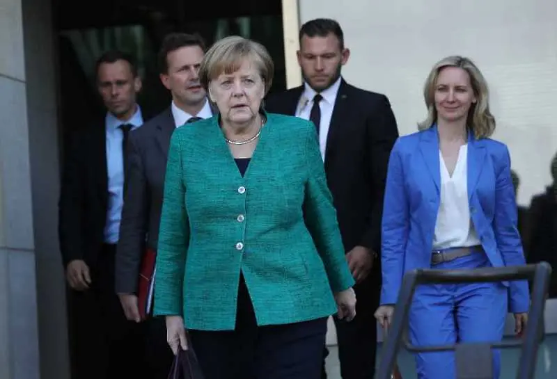 Меркел е осигурила споразумения с 14 страни за бързо връщане на мигранти