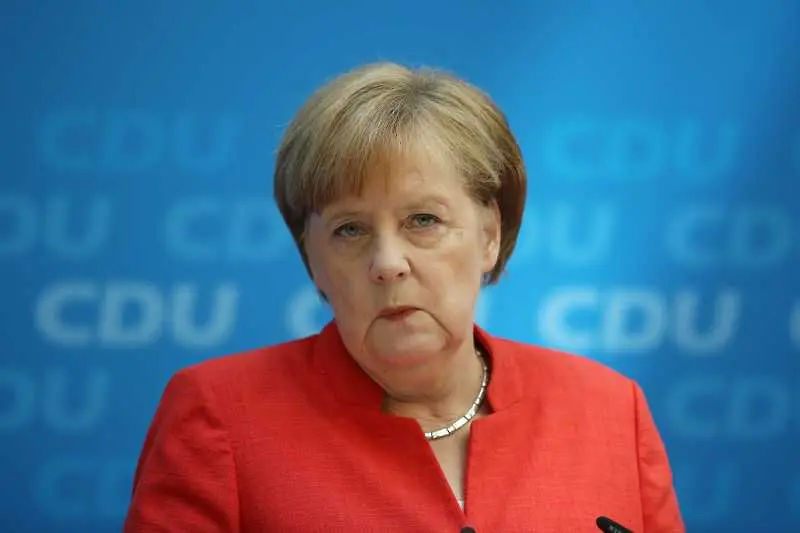 Меркел: Коалицията е стабилна, въпреки спора за миграцията