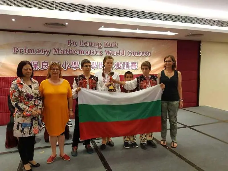 Български ученици с медали от международно състезание по математика