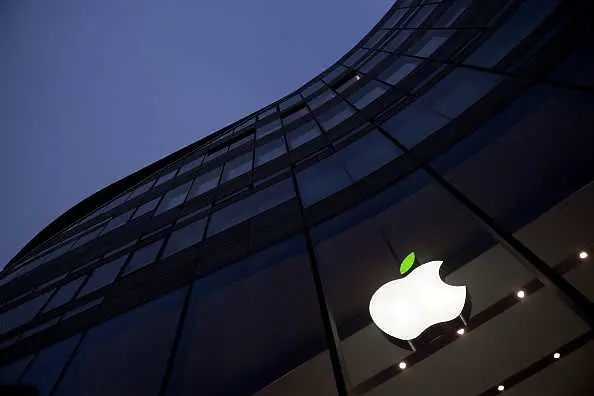 Apple достигна историческа пазарна капитализация от 1 трилион долара