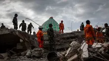 Расте броят на жертвите на земетресението в Индонезия