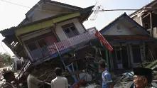 Над 260 туристи блокирани в Индонезия след вчерашното земетресение