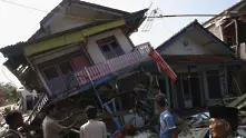 Евакуираха над 500 туристи заради земетресението в Индонезия