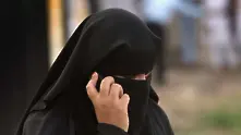 Забрана за покриващи лицето облекла влиза в сила в Дания