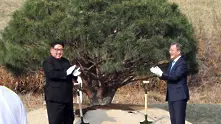 Двете Кореи преговарят за датата и мястото на новата среща на върха на лидерите им