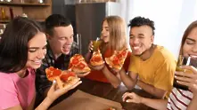 Пицата късно вечер сближава хората, независимо от културните им различия