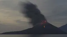 Вулканът Анак Кракатау в Индонезия изригна