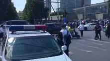 Експлозия пред американското посолство в Пекин 