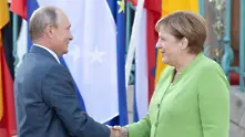 Путин пристигна в замъка Мезеберг за среща с Меркел