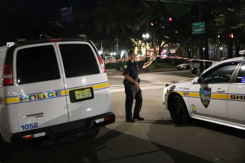 Трима са убитите при стрелбата във видеоклуб във Флорида