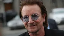 U2 прекъсна свой концерт, Боно изгубил гласа си