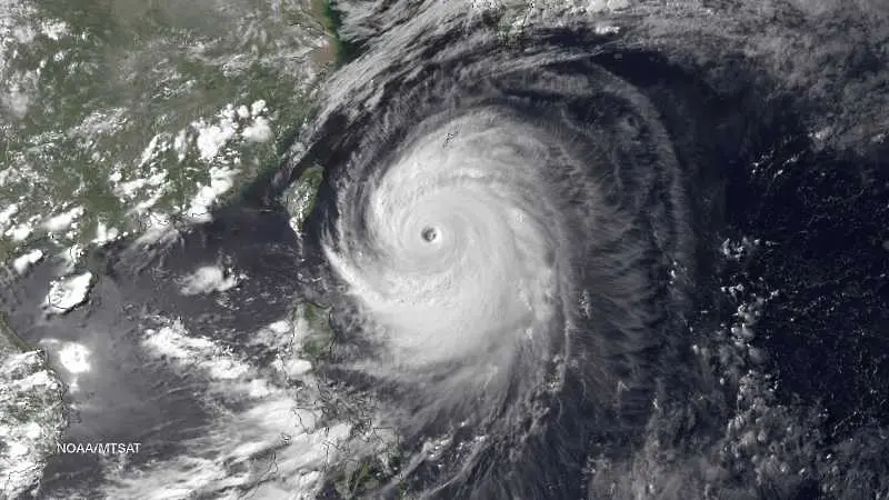 Япония се готви за тайфуна Джеби