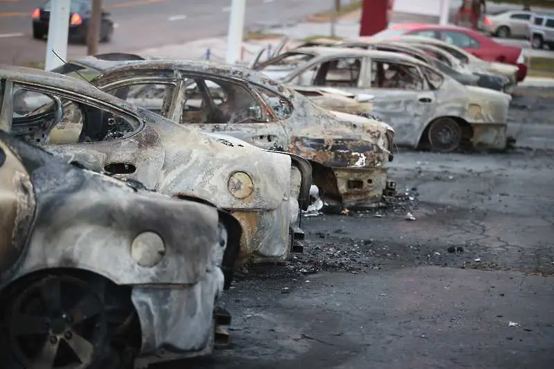 Подпалиха 80 коли за една нощ в Швеция 