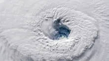 Ураганът Флорънс отслабна до втора категория на път към САЩ