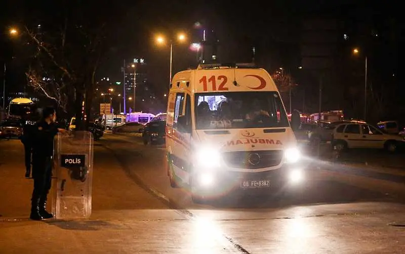 6 загинали, 39 са ранени при тежка автобусна катастрофа край Анкара