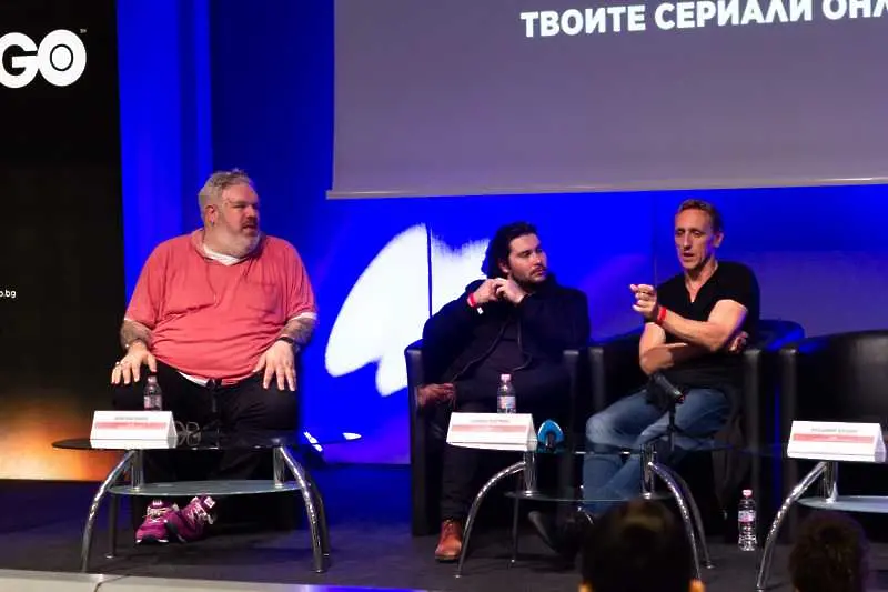 Трима от Игра на тронове раздават автографи в София
