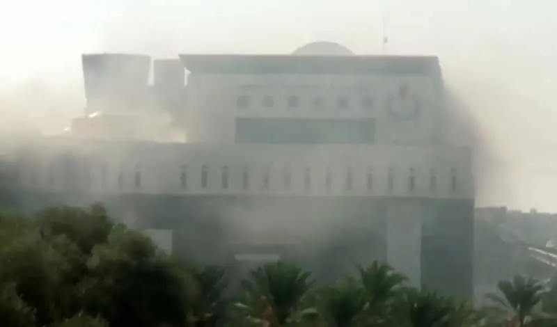 Терористи нападнаха централата на Националната петролна компания в Триполи, има жертви