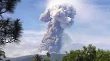 Вулкан изригна след земетресението на остров Сулавеси (видео)