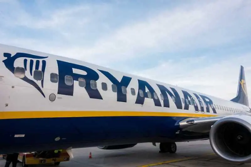 Ryanair отменя десетки полети заради стачка