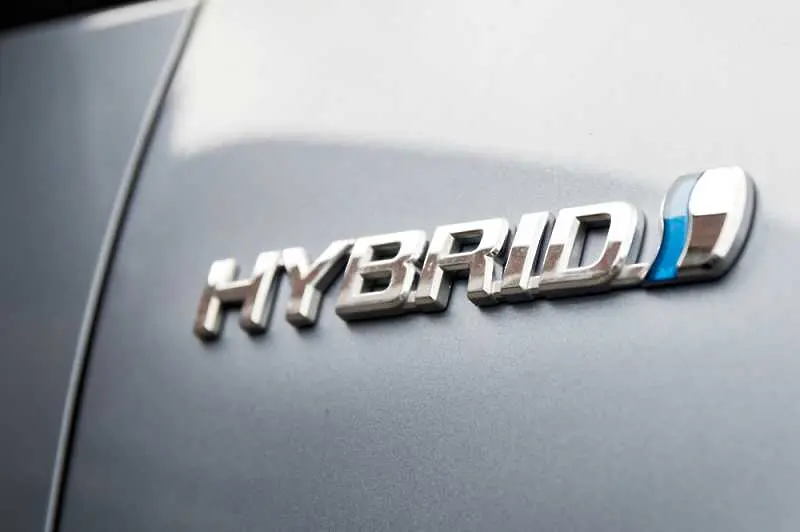 Toyota изтегля 2,4 милиона хибридни коли в цял свят